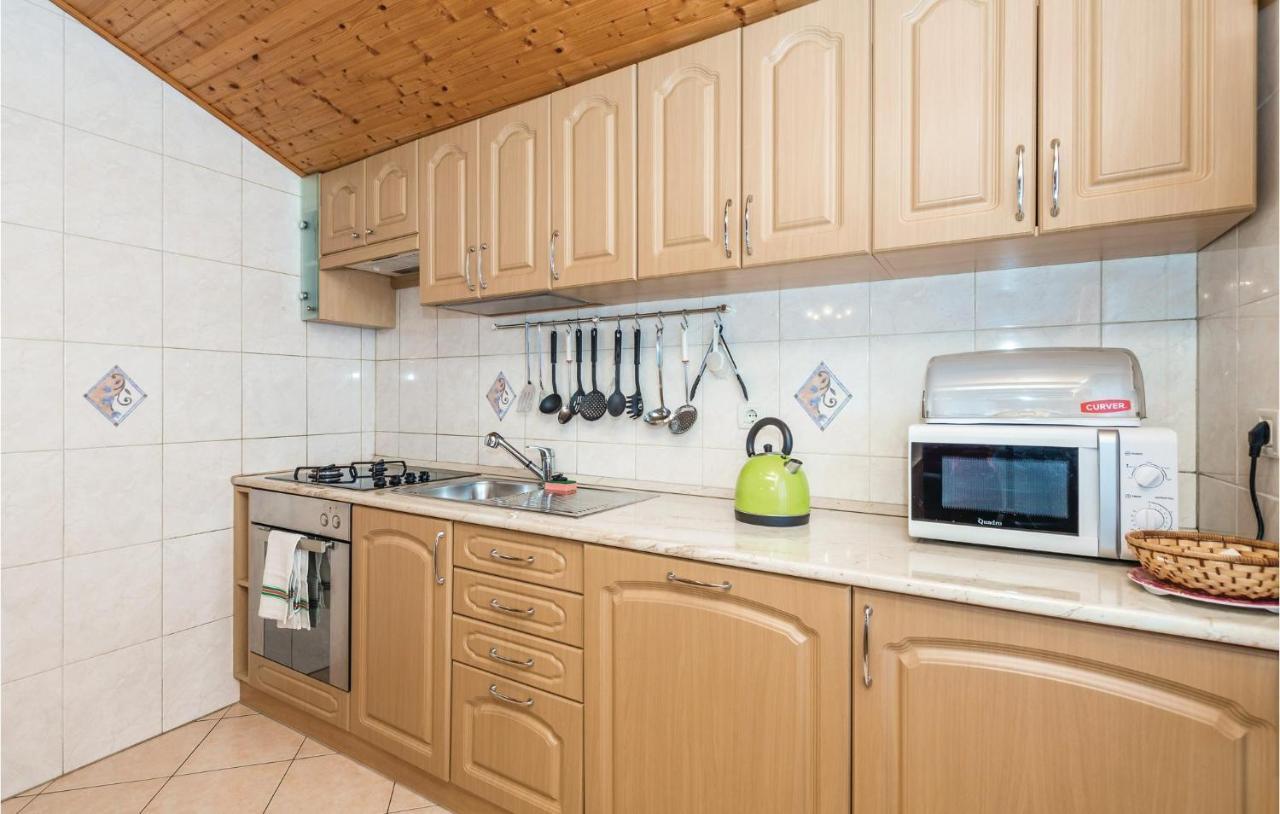 Beautiful Apartment In Brsec With Kitchen Exterior photo